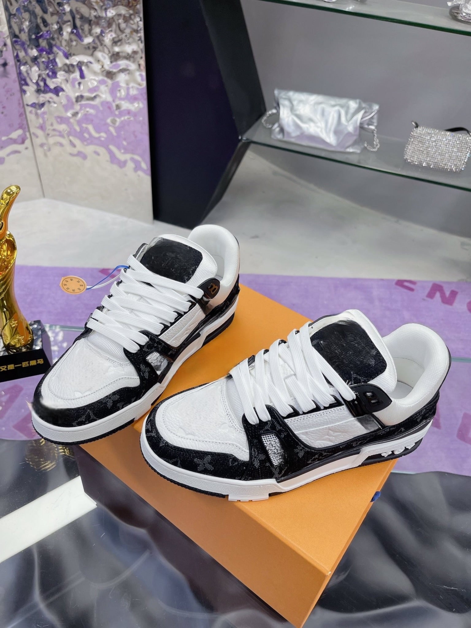 Black/white Trainers